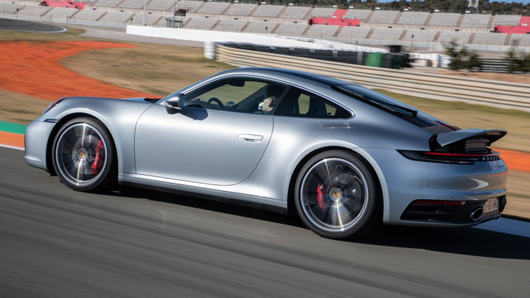 Δείτε πώς ανεβάζει μέχρι τα 200 χλμ./ώρα η νέα 911 Carrera S